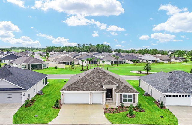 Charming 3 BR/2 BA house near Eastport area of The Villages & golf course view.