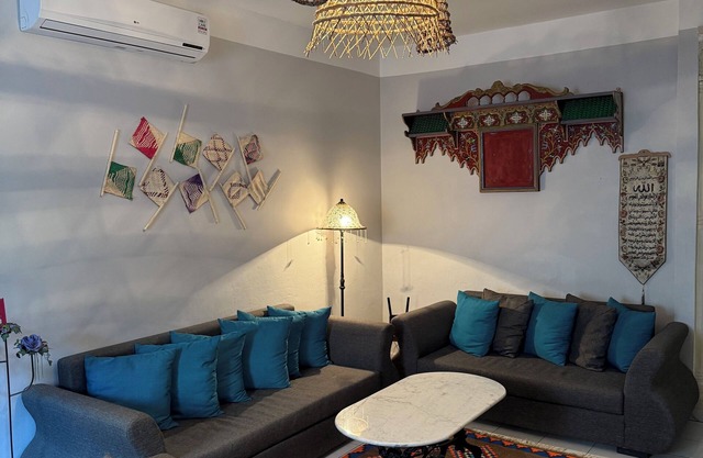 Charming 3-BR House Walk to Beach Tunisian Getaway