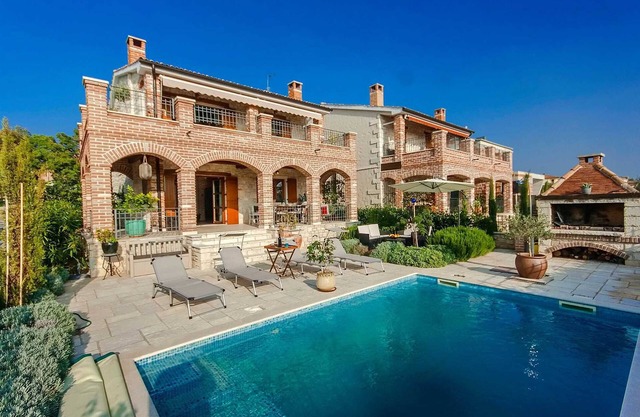 Encantadora villa de 3 dormitorios con piscina cerca de la playa