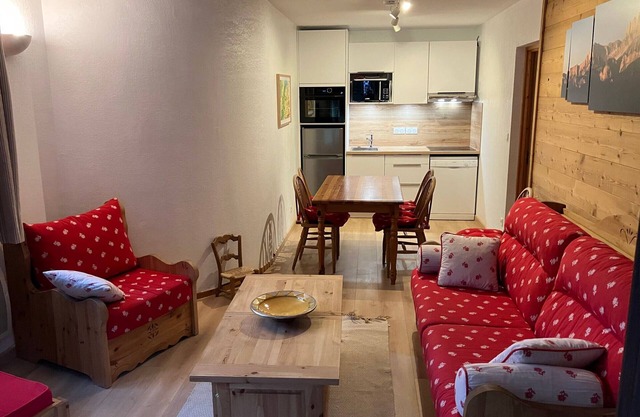 Apartamento de 3 habitaciones con terraza, vista a la piscina y acceso a gimnasio y sauna