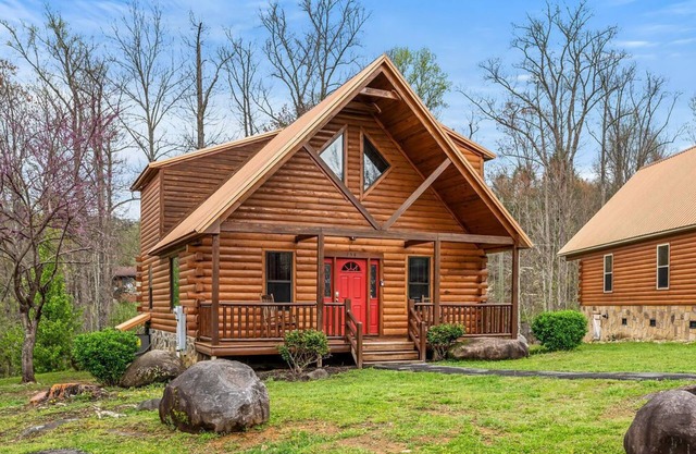 Charming 3BD Cabin w/ Hot Tub! Arcade + POOL!