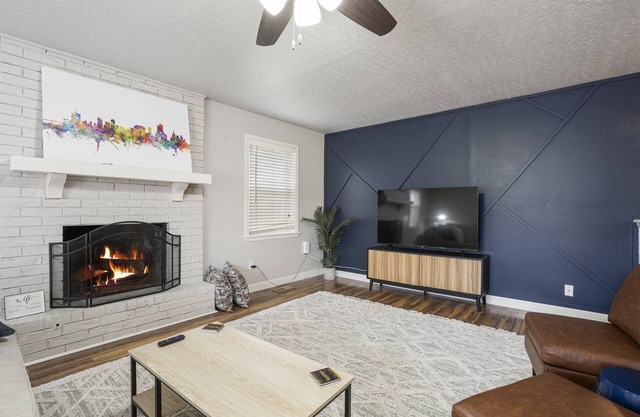Charming 3bed/2 bath near Gathering Place, Riverparks and Downtown