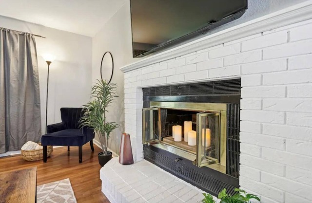 Charming 3bed 2bath home w fence