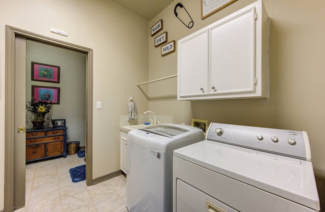 Charming 3Bed/3Bath House with WiFi, AC in lovely Fayetteville