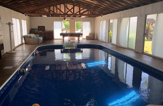 10 minutos. a TIEC: encantadora casa con piscina cubierta, solarium, jacuzzi, etc.