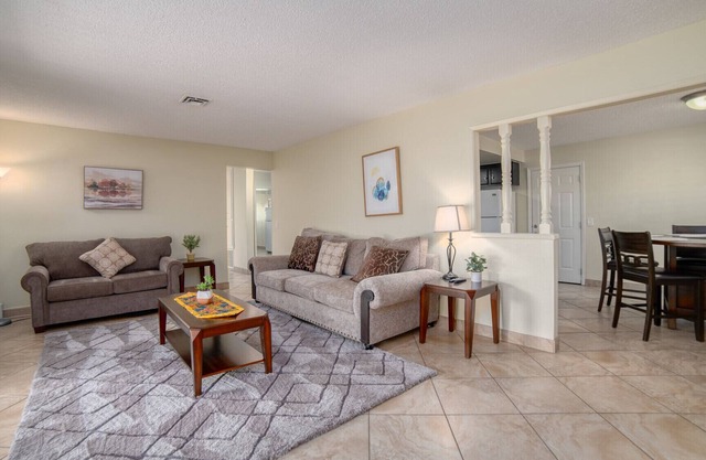 Charming 3Br 2Ba home located 5 mins to downtown!