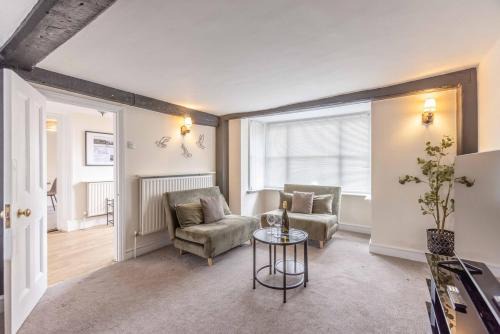 Charming 3BR Cottage Near Windsor and Sights