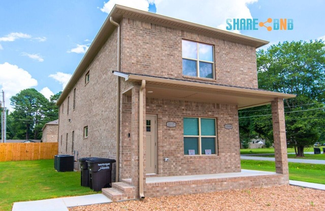 Charming 3BR Family Stay | Fenced Yard & Streaming TV
