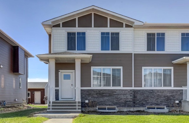 Charming 3BR Getaway | A/C | 15m to YYC/Hwy