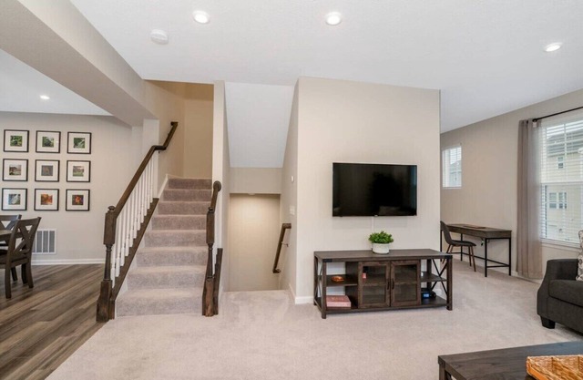 3BR |Garage|Comfort and Convenience in Akron!