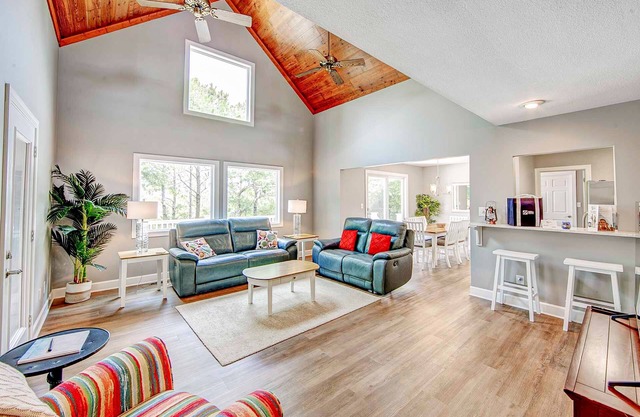 Charming 3BR home in Frisco with Wifi, Full Kitchen and Private Hot Tub