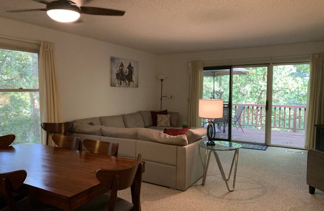 Charming 3BR Hot Springs Retreat - Serene Views & Modern Comforts