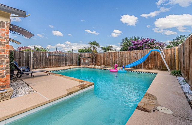 Charming 3BR House - Pool, Games, and Grill in Garland