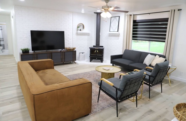 Charming 3BR Retreat Near Lake Belton w/ Wi-Fi & Sports Court