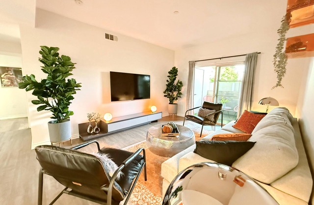 Charming 3BR with WiFi, AC in Marvelous Los Angeles 109