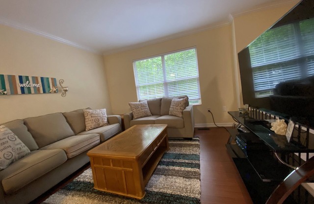 Charming 4 Bdr 3 Bath Chesapeake Beach Home 2 king beds, a queen and bunk bed
