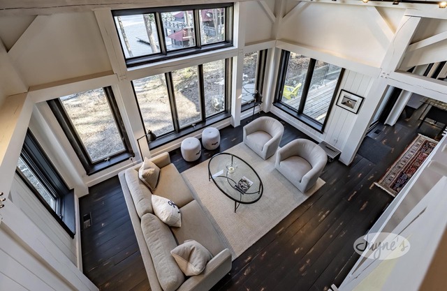 Charming 4 bed 4 bath cottage on Lake Rosseau with Boathouse and Cabana Bar!