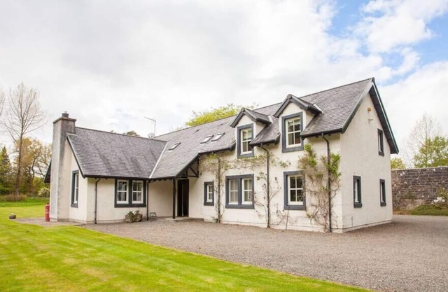 Charming 4-Bed Cottage with Large, Private Gardens