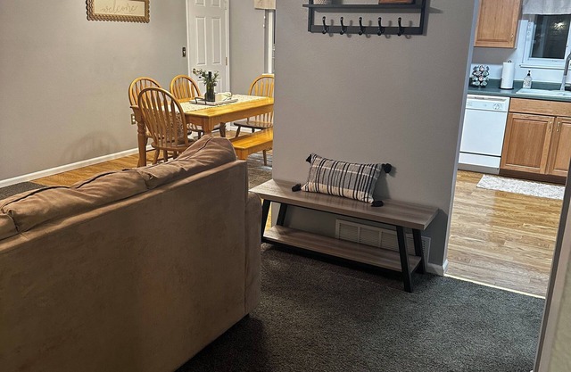Charming 4-bedroom home with WiFi and massage chair in fabulous Colorado Springs