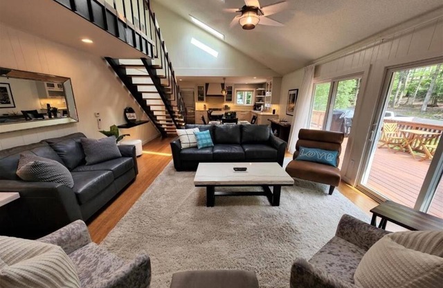 Charming 4-bedroom house in Harbor Springs, Close to town and Ski Hills!