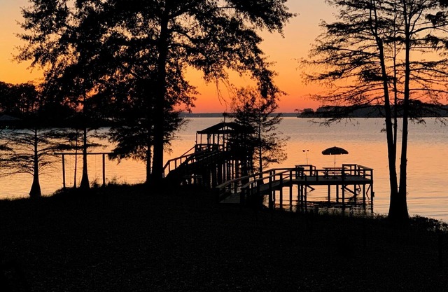 Charming 4-bedroom, 3 Bath Lake House on Toledo Bend Lake