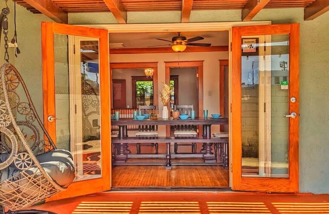 Charming 4-bedroom bungalow with WiFi, AC in lovely Long Beach