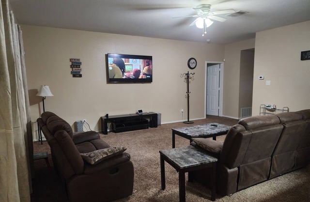 Charming 4-bedroom bungalow with AC and WiFi in lovely Killeen