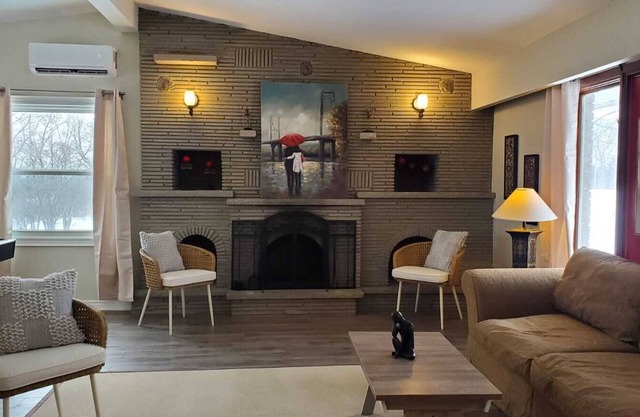 Charming 4-bedroom house in Caledon East with WiFi, AC