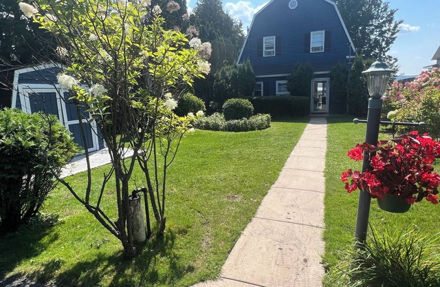 Charming 4-bedroom cottage in adorable Oden with WiFi, AC