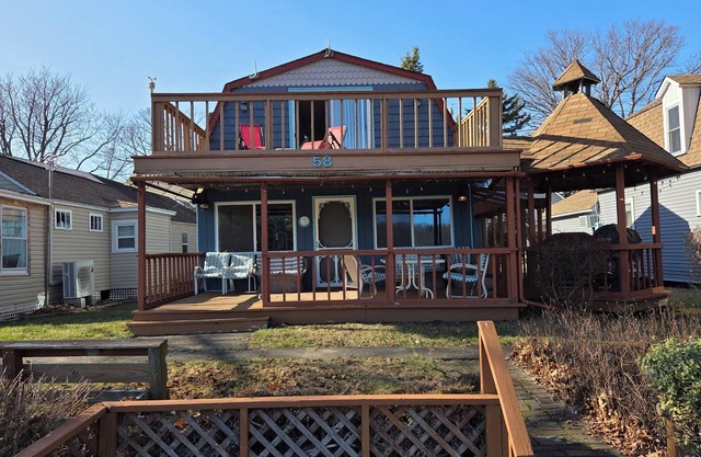 Charming 4-bedroom cottage on peaceful Sunset Island