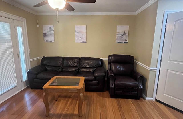 Charming 4-bedroom Duplex with AC and WiFi in Dalton