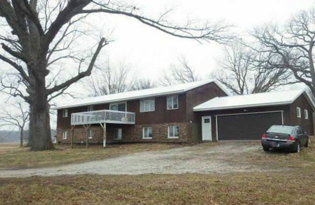 Charming 4-bedroom farmhouse in Burlington with AC