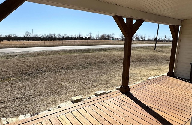 Charming 4-bedroom farmhouse with AC, WiFi near lovely Holton. Beautiful view