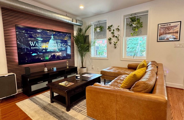 Charming 4-bedroom house with WiFi and AC in enchanting Washington