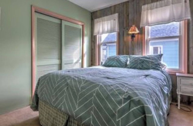Charming 4-bedroom house with AC and WiFi in serene Fairfield