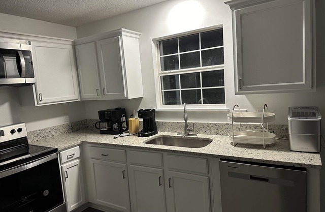 Charming 4-bedroom house with WiFi and AC in brilliant Columbia