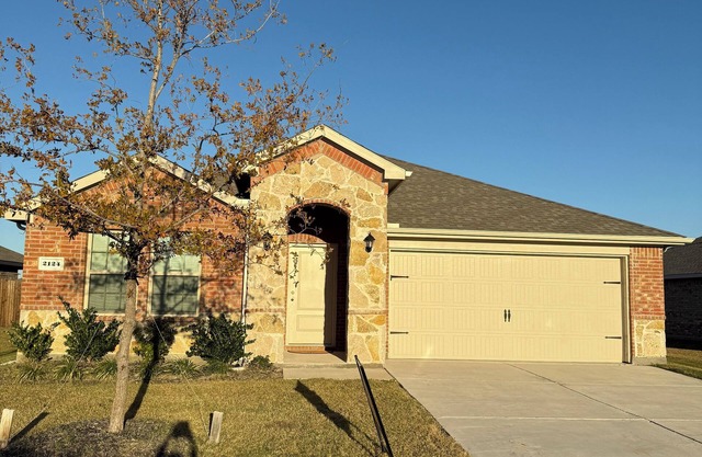 Charming 4-bedroom house in Anna with WiFi and AC