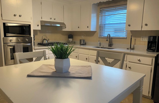Charming 4-bedroom house with walk in basement and WiFi near Boston