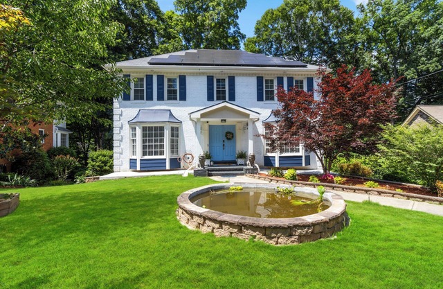 Charming 4-bedroom house in fabulous Duluth!
