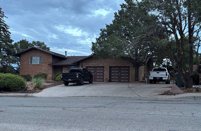 Charming 4-bedroom house with AC in Gallup