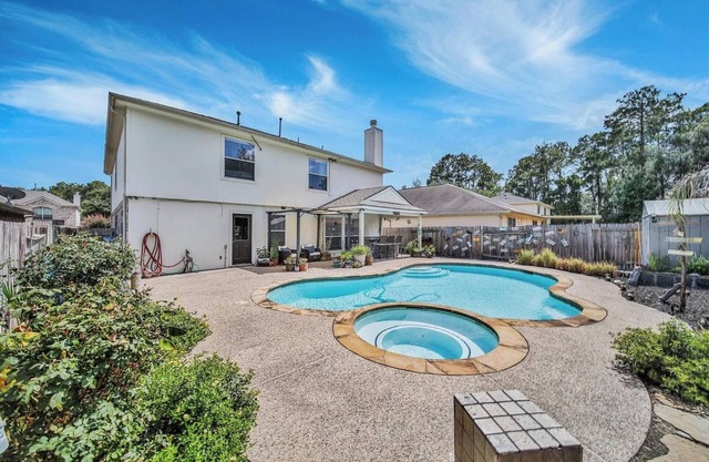 Charming 4-bedroom house with AC and WiFi in Spring
