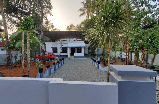 Charming 4-bedroom indipendent villa Alappuzha close to Houseboat DY and beach