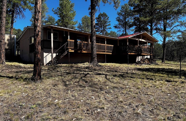 Charming 4-bedroom mobile home with WiFi and AC in Timberon