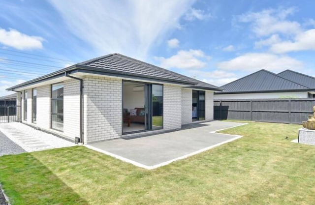 Charming 4-bedroom home located near Christchurch International Airport.