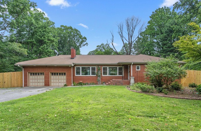 Charming 4-Bedroom Retreat House