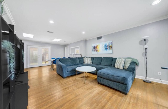 Charming 4-Bedroom Retreat with Large Yards and Outdoor BBQ