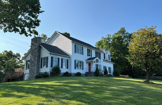 Charming 4-bedroom House on beautiful farm in Clear Brook with lovely views