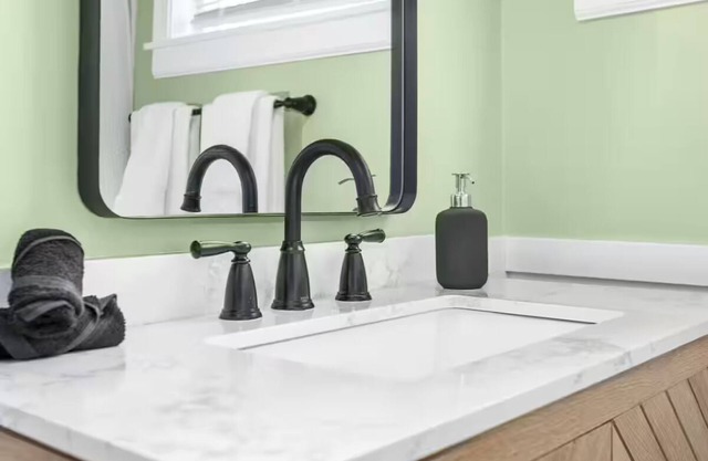 Charming 4-bedroom house with WiFi and AC in Independence