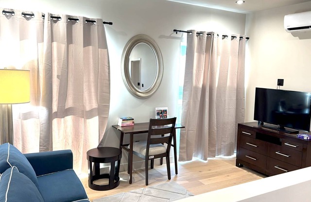 Charming 4-bedroom Art Deco Townhome