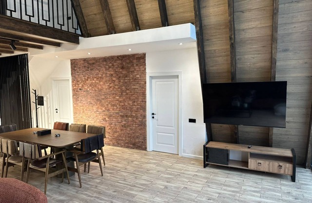 Charming 4-bedroom villa with WiFi and AC in Qəbələ
